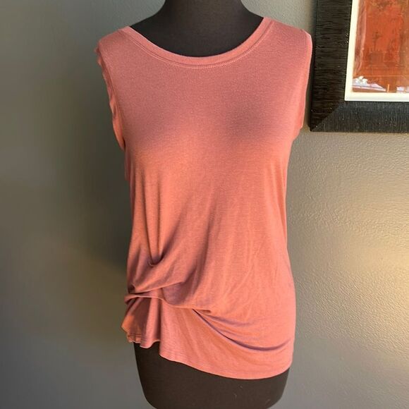 Athleta deep rose tucked/gathered side tank. Medium. - Picture 1 of 5